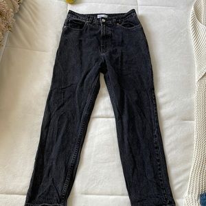 Zara Mom Fit Jeans- Black. Barely worn!